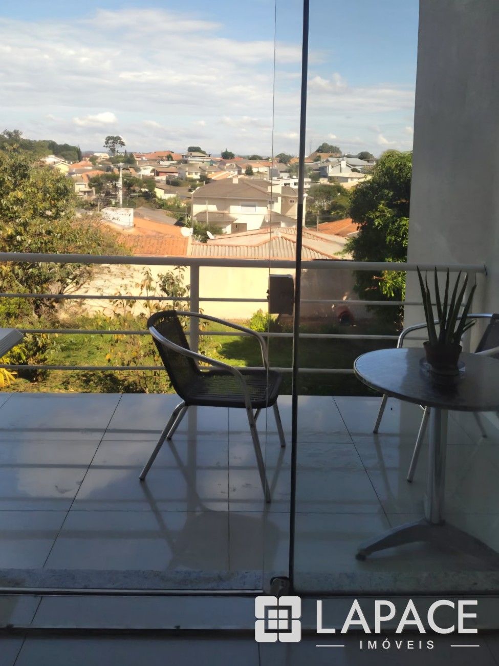 CASA À VENDA NA VILA ESTRELA COM 3 QUARTOS SENDO 2 SUITES, 2 PAVIMENTOS, 2 VAGAS COBERTAS - PONTA GROSSA PR — foto 3