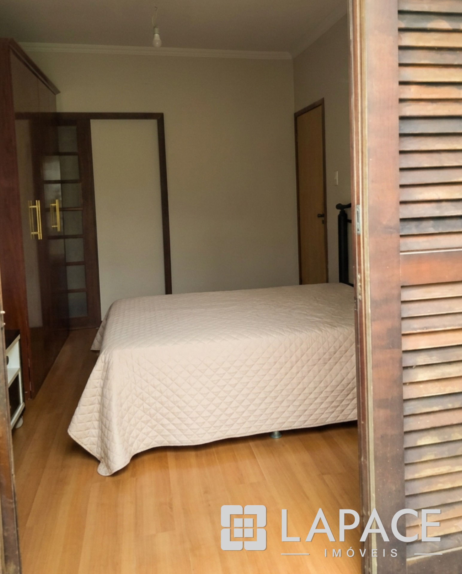 CASA COM 3 QUARTOS, 1 SUÍTE, EDÍCULA COMPLETA E 5 VAGAS DE GARAGEM, NA AV. ANA RITA, UVARANAS, PONTA GROSSA PR — foto 9