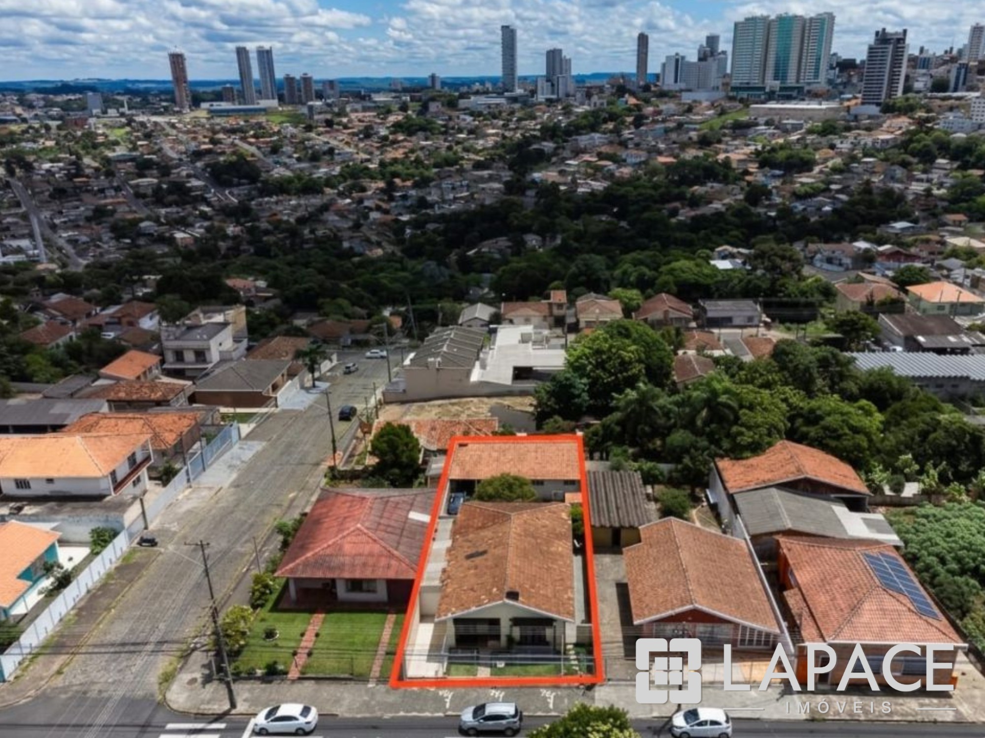 CASA COM 3 QUARTOS, 1 SUÍTE, EDÍCULA COMPLETA E 5 VAGAS DE GARAGEM, NA AV. ANA RITA, UVARANAS, PONTA GROSSA PR — foto 22