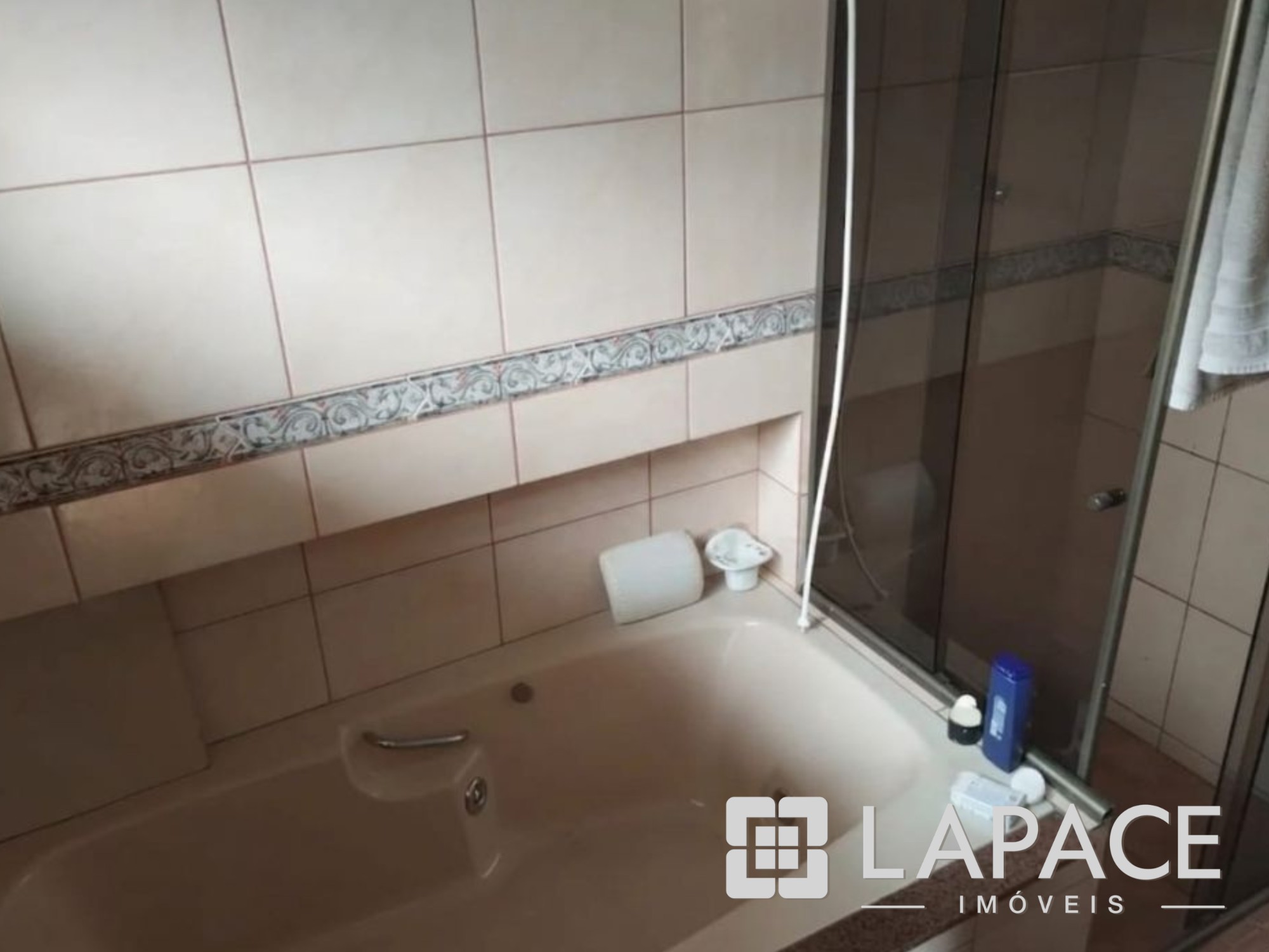 CASA COM 3 QUARTOS, 1 SUÍTE, EDÍCULA COMPLETA E 5 VAGAS DE GARAGEM, NA AV. ANA RITA, UVARANAS, PONTA GROSSA PR — foto 11