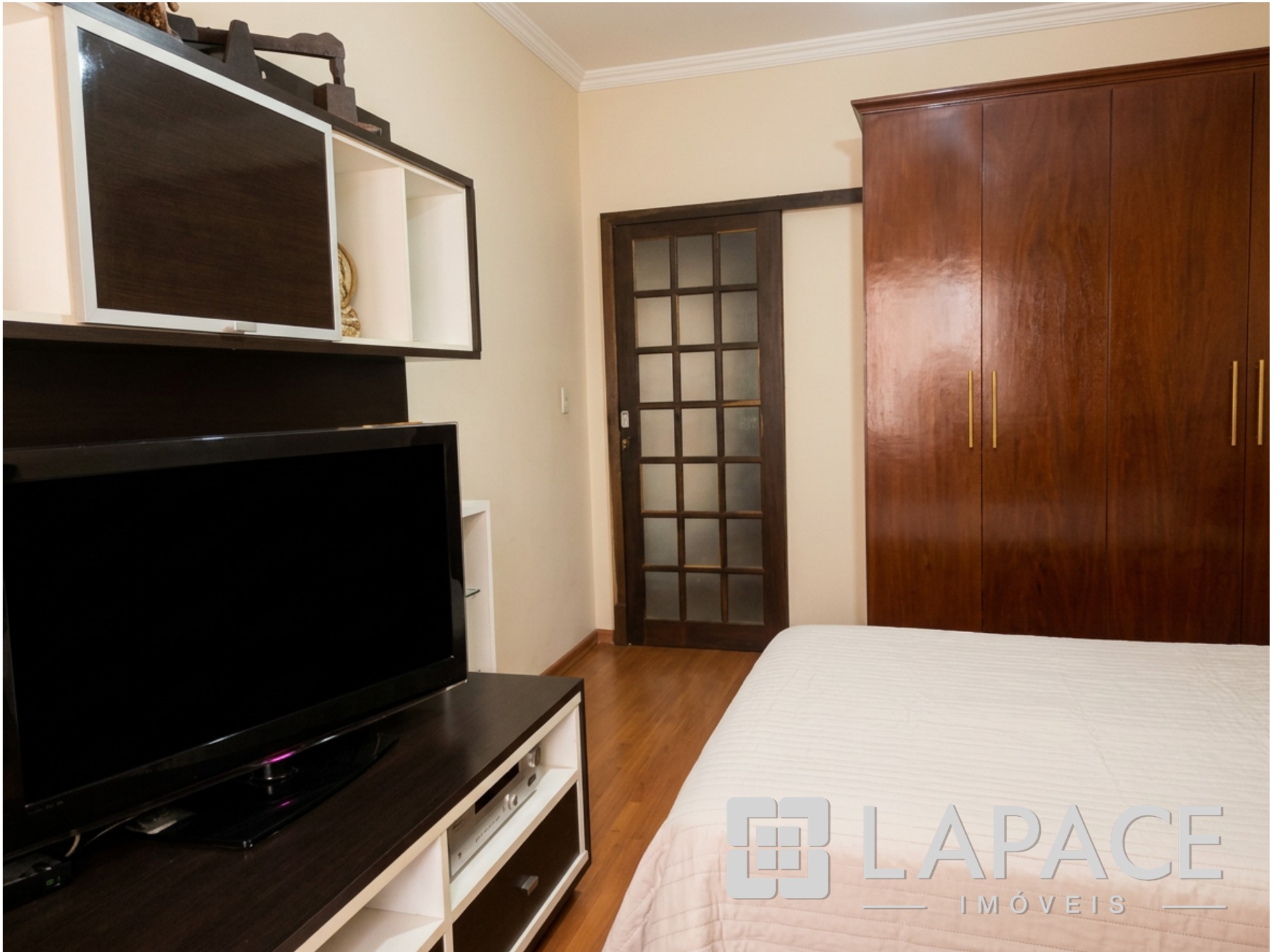 CASA COM 3 QUARTOS, 1 SUÍTE, EDÍCULA COMPLETA E 5 VAGAS DE GARAGEM, NA AV. ANA RITA, UVARANAS, PONTA GROSSA PR — foto 10