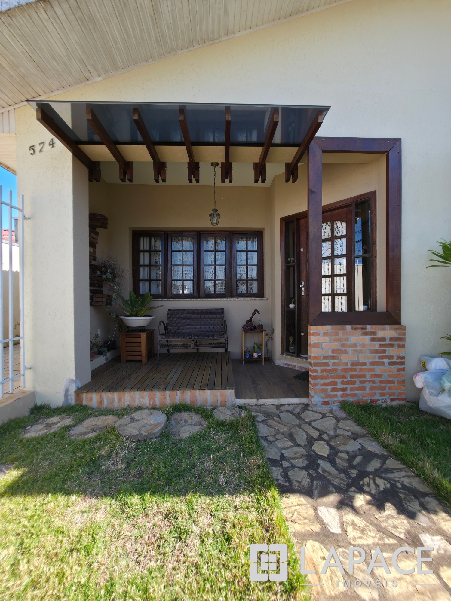 CASA COM 3 QUARTOS, 1 SUÍTE, EDÍCULA COMPLETA E 5 VAGAS DE GARAGEM, NA AV. ANA RITA, UVARANAS, PONTA GROSSA PR — foto 24
