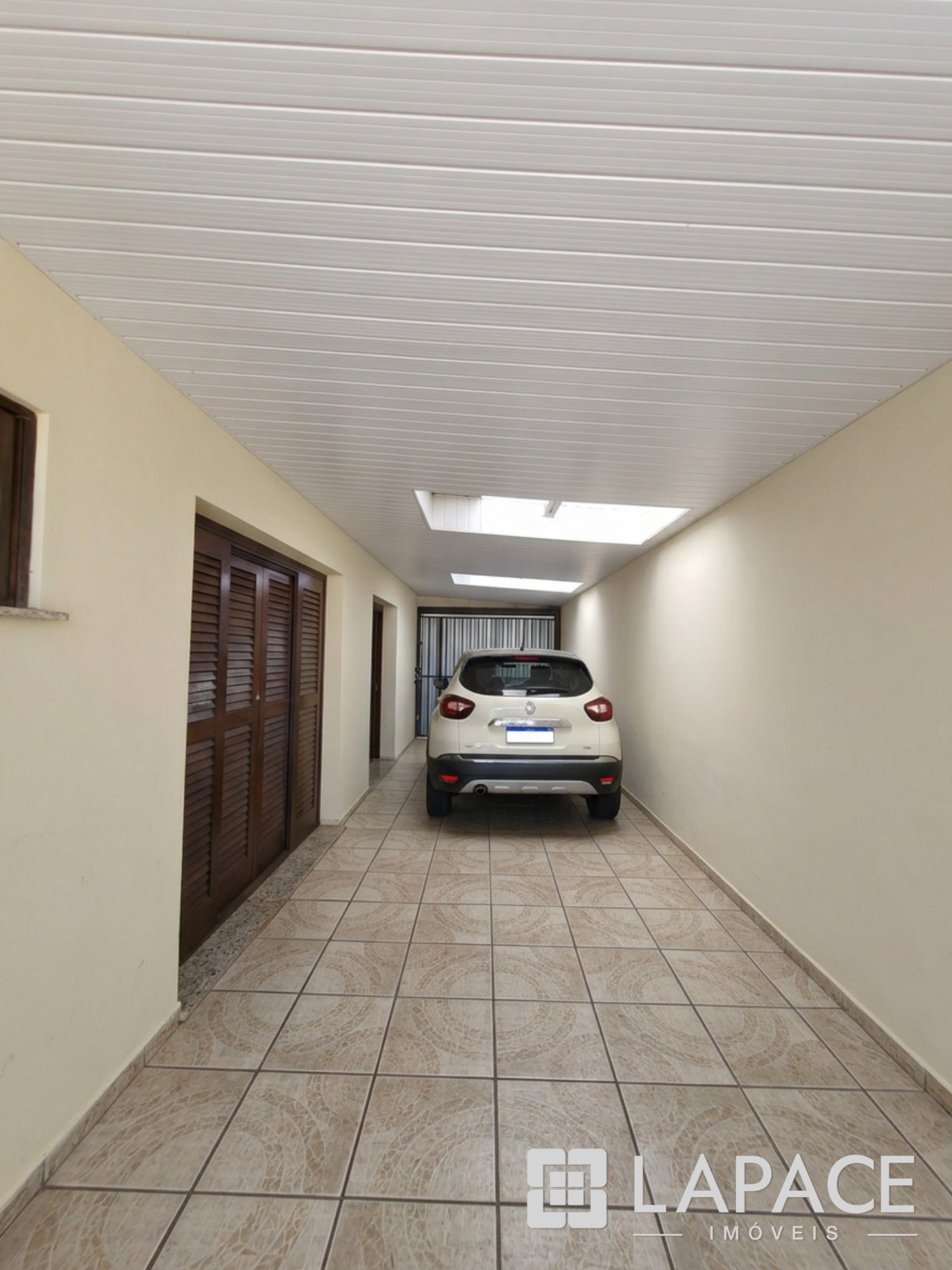 CASA COM 3 QUARTOS, 1 SUÍTE, EDÍCULA COMPLETA E 5 VAGAS DE GARAGEM, NA AV. ANA RITA, UVARANAS, PONTA GROSSA PR — foto 5