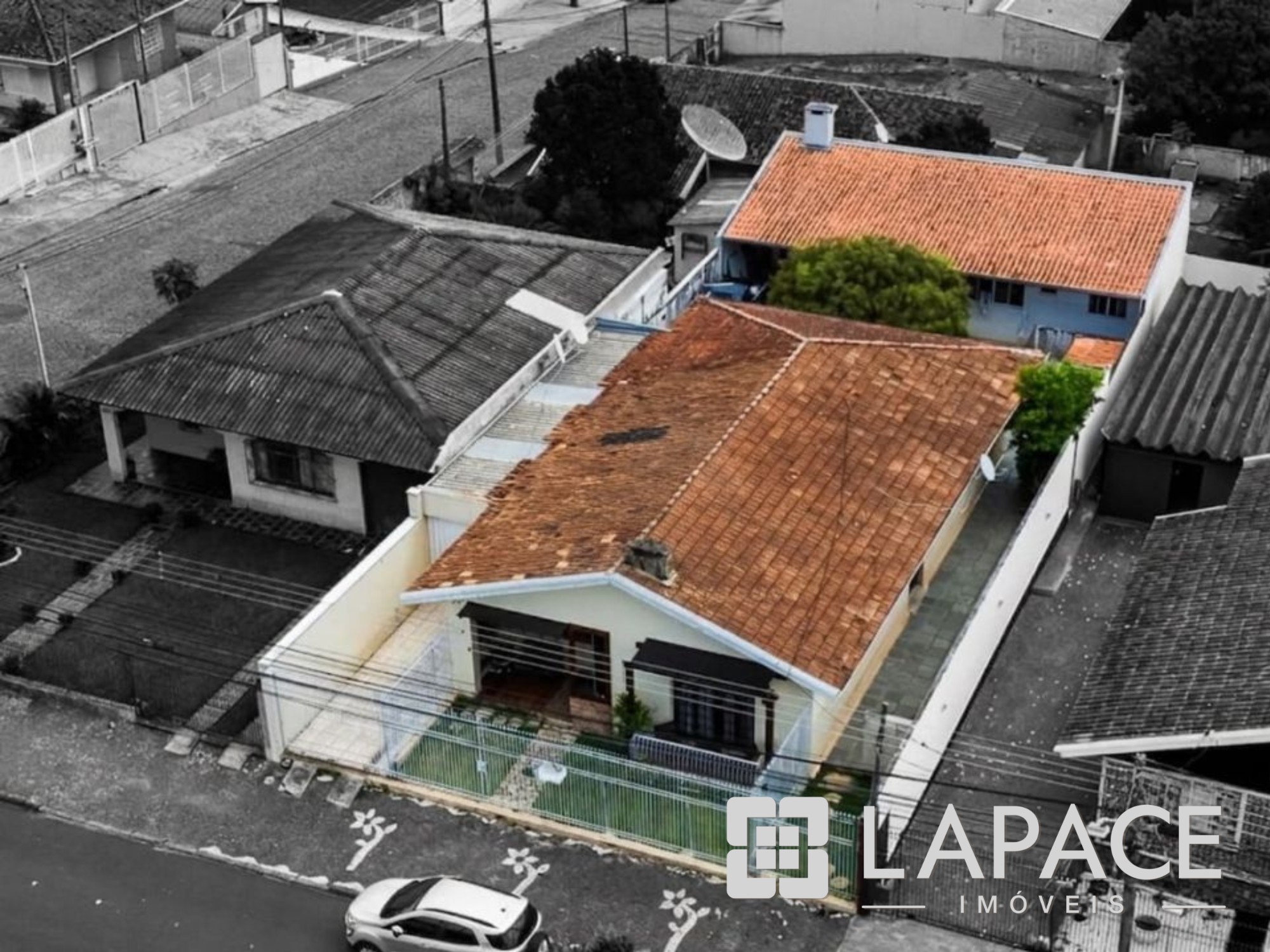 CASA COM 3 QUARTOS, 1 SUÍTE, EDÍCULA COMPLETA E 5 VAGAS DE GARAGEM, NA AV. ANA RITA, UVARANAS, PONTA GROSSA PR — foto 28