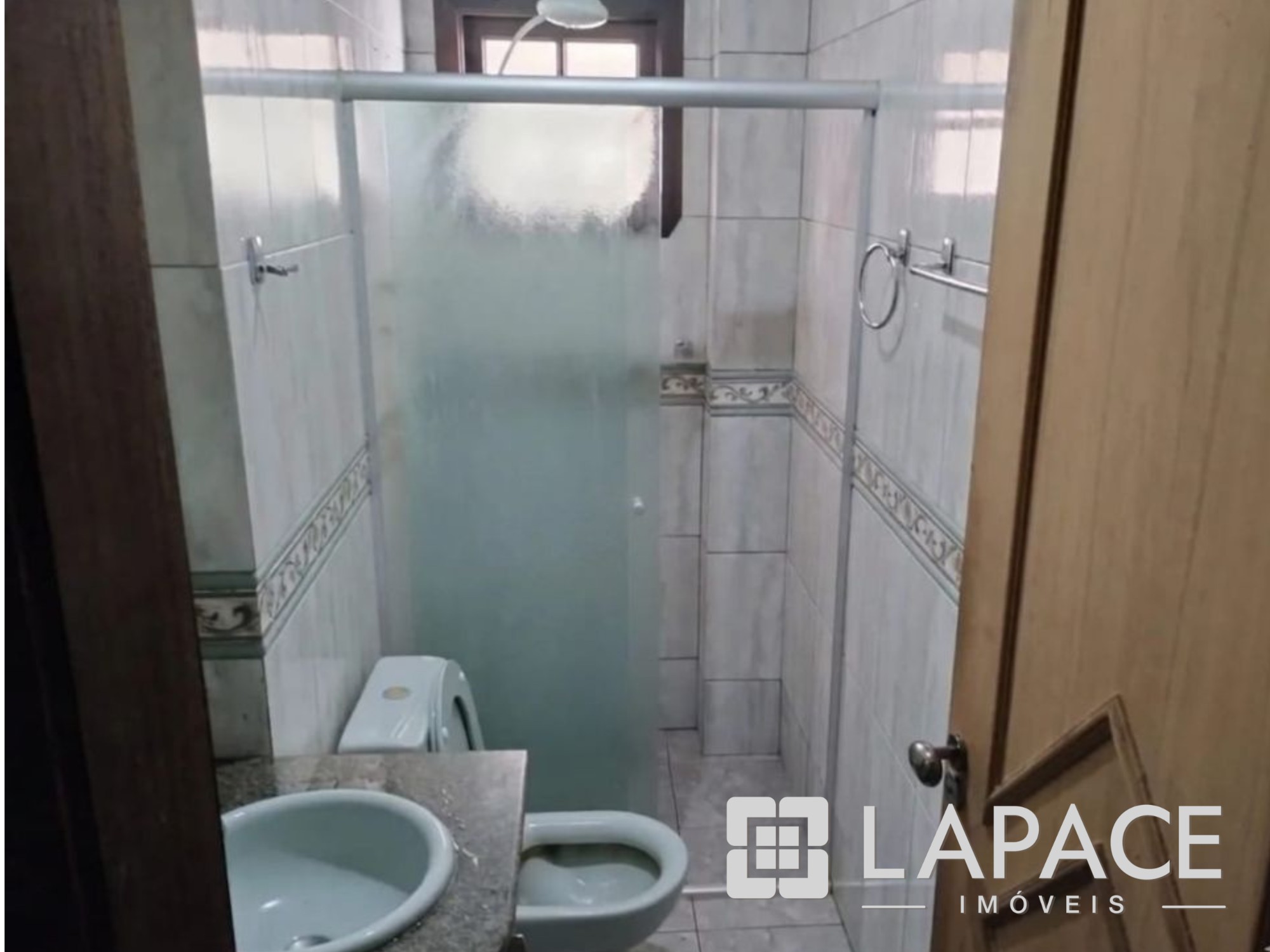 CASA COM 3 QUARTOS, 1 SUÍTE, EDÍCULA COMPLETA E 5 VAGAS DE GARAGEM, NA AV. ANA RITA, UVARANAS, PONTA GROSSA PR — foto 13