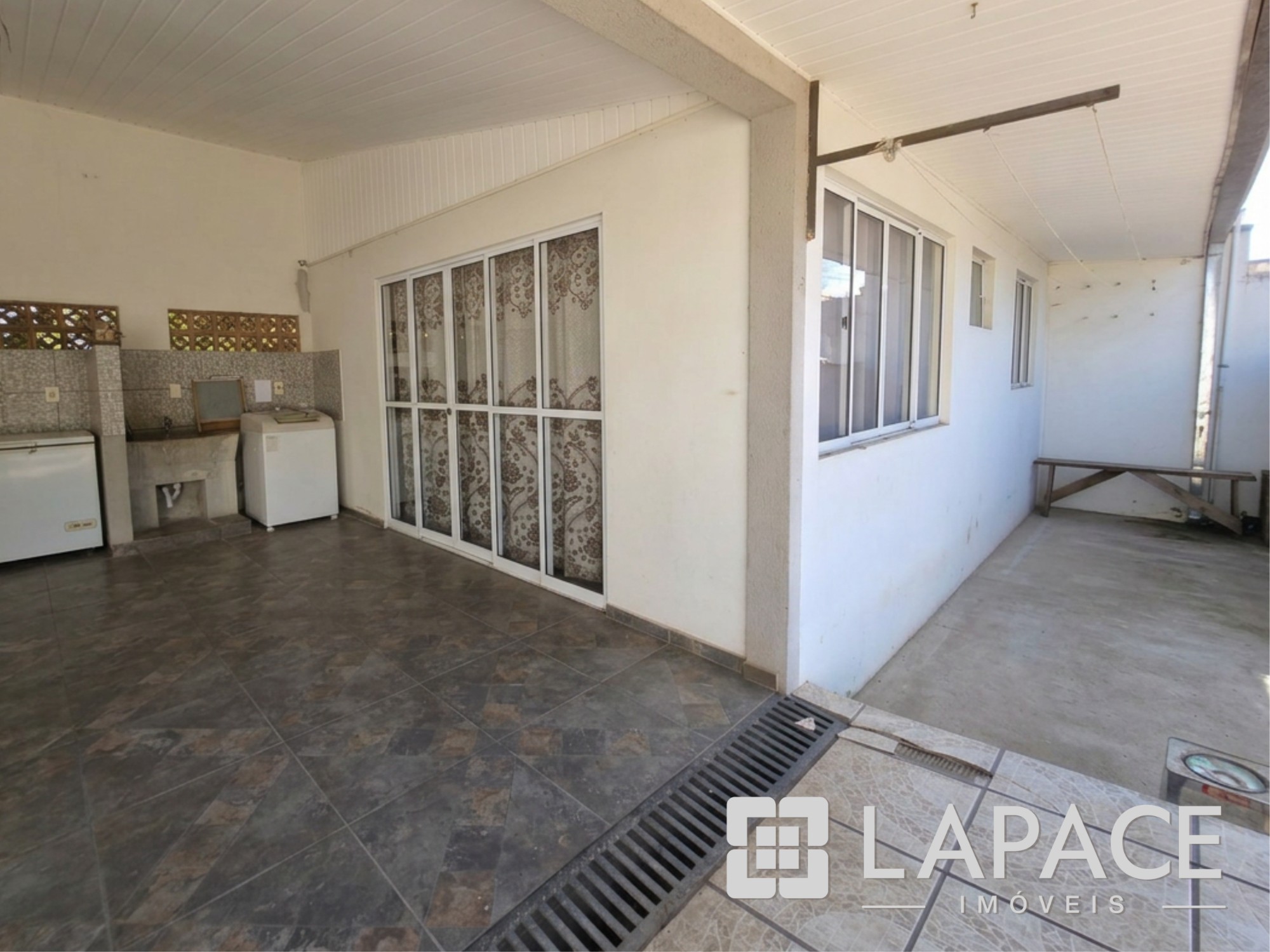 CASA COM 3 QUARTOS, 1 SUÍTE, EDÍCULA COMPLETA E 5 VAGAS DE GARAGEM, NA AV. ANA RITA, UVARANAS, PONTA GROSSA PR — foto 17